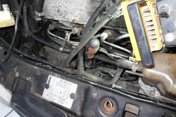 Desmontaje del inmovilizador en bomba de combustible Fiat.